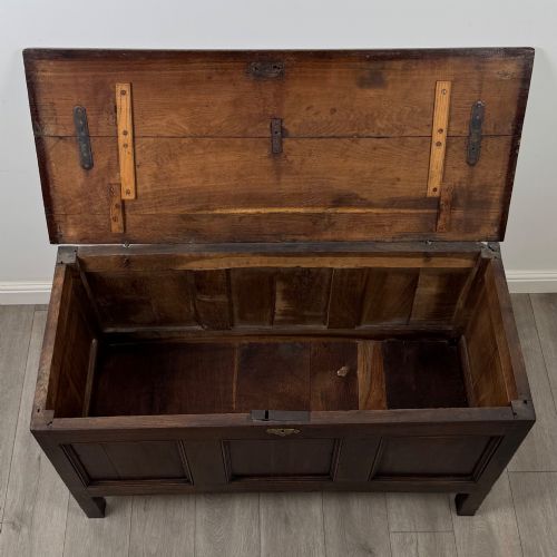ANTIQUE 18TH CENTURY GEORGIAN COFFER BLANKET BOX IN OAK - ADDITIONAL PHOTO 9