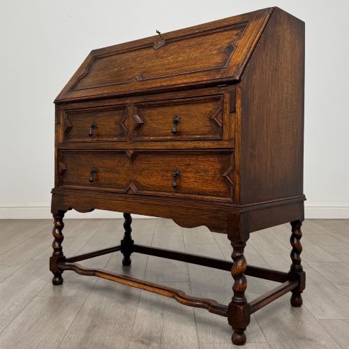 ANTIQUE 20TH CENTURY JACOBEAN STYLE BUREAU IN OAK - ADDITIONAL PHOTO 2