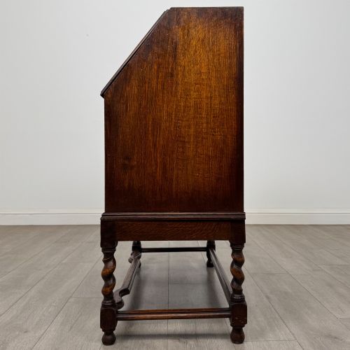 ANTIQUE 20TH CENTURY JACOBEAN STYLE BUREAU IN OAK - ADDITIONAL PHOTO 3