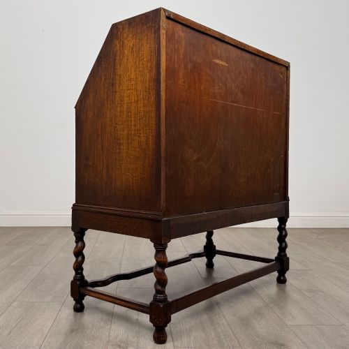 ANTIQUE 20TH CENTURY JACOBEAN STYLE BUREAU IN OAK - ADDITIONAL PHOTO 4
