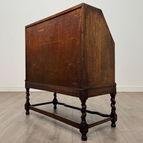 ANTIQUE 20TH CENTURY JACOBEAN STYLE BUREAU IN OAK - ADDITIONAL PHOTO 6