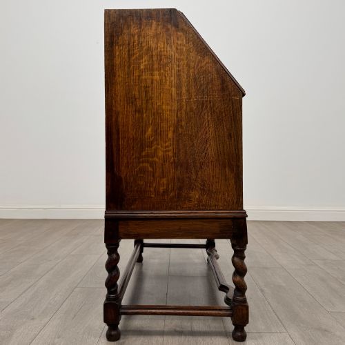 ANTIQUE 20TH CENTURY JACOBEAN STYLE BUREAU IN OAK - ADDITIONAL PHOTO 7