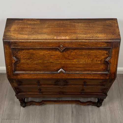 ANTIQUE 20TH CENTURY JACOBEAN STYLE BUREAU IN OAK - ADDITIONAL PHOTO 9