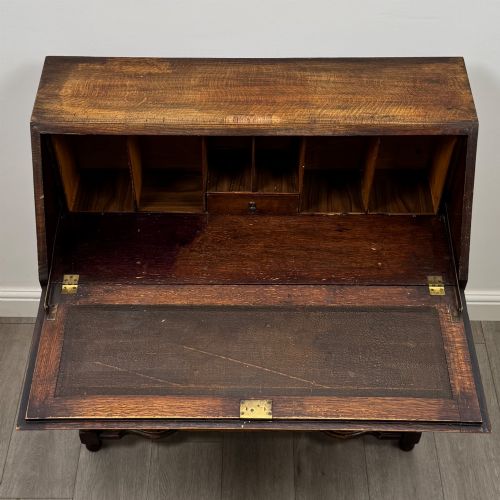 ANTIQUE 20TH CENTURY JACOBEAN STYLE BUREAU IN OAK - ADDITIONAL PHOTO 10