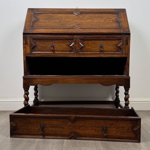 ANTIQUE 20TH CENTURY JACOBEAN STYLE BUREAU IN OAK - ADDITIONAL PHOTO 11