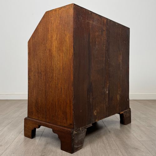 ANTIQUE 18TH CENTURY GEORGIAN BUREAU IN FIGURED MAHOGANY - ADDITIONAL PHOTO 4