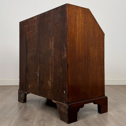 ANTIQUE 18TH CENTURY GEORGIAN BUREAU IN FIGURED MAHOGANY - ADDITIONAL PHOTO 6