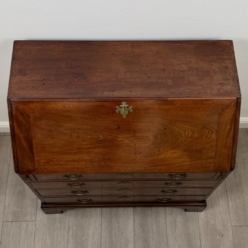 ANTIQUE 18TH CENTURY GEORGIAN BUREAU IN FIGURED MAHOGANY - ADDITIONAL PHOTO 9