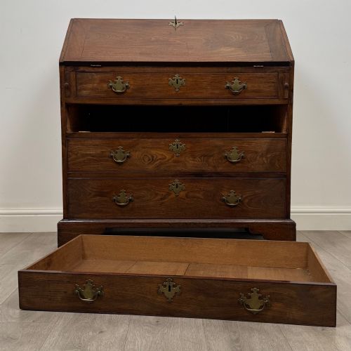 ANTIQUE 18TH CENTURY GEORGIAN BUREAU IN FIGURED MAHOGANY - ADDITIONAL PHOTO 11