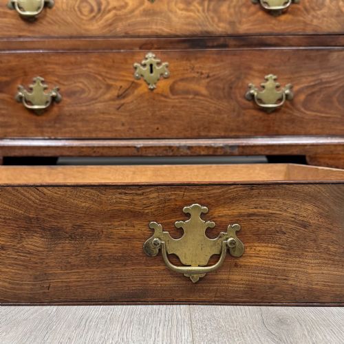ANTIQUE 18TH CENTURY GEORGIAN BUREAU IN FIGURED MAHOGANY - ADDITIONAL PHOTO 12