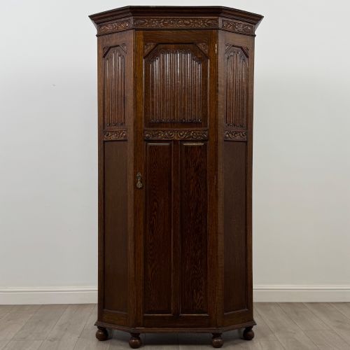 ANTIQUE 20TH CENTURY CARVED LINENFOLD WARDROBE IN OAK