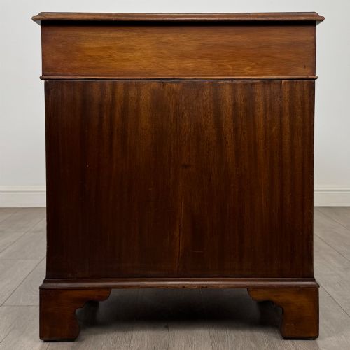 ANTIQUE 20TH CENTURY LEATHER TOP PEDESTAL DESK IN MAHOGANY - ADDITIONAL PHOTO 6