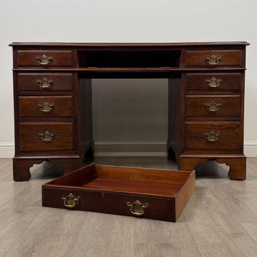 ANTIQUE 20TH CENTURY LEATHER TOP PEDESTAL DESK IN MAHOGANY - ADDITIONAL PHOTO 9