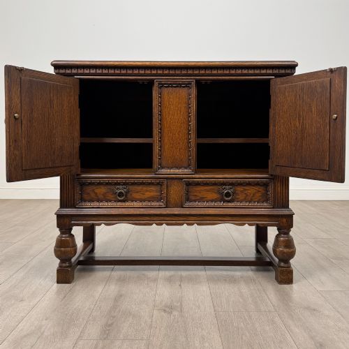 ANTIQUE 20TH CENTURY FINE QUALITY CARVED OAK CUPBOARD - ADDITIONAL PHOTO 1