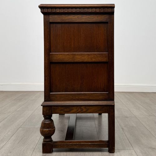 ANTIQUE 20TH CENTURY FINE QUALITY CARVED OAK CUPBOARD - ADDITIONAL PHOTO 3