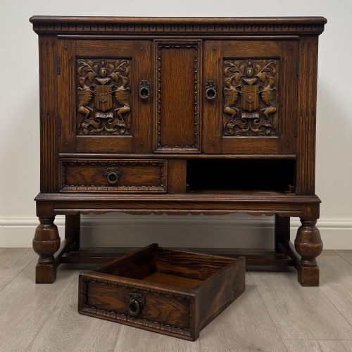 ANTIQUE 20TH CENTURY FINE QUALITY CARVED OAK CUPBOARD - ADDITIONAL PHOTO 10