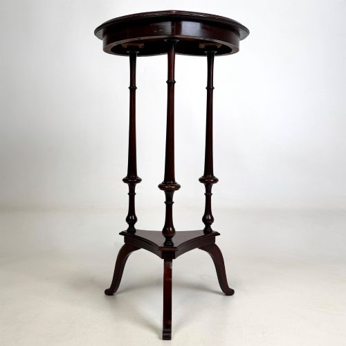 ANTIQUE 20TH CENTURY HEART SHAPED SIDE TABLE IN MAHOGANY - ADDITIONAL PHOTO 1