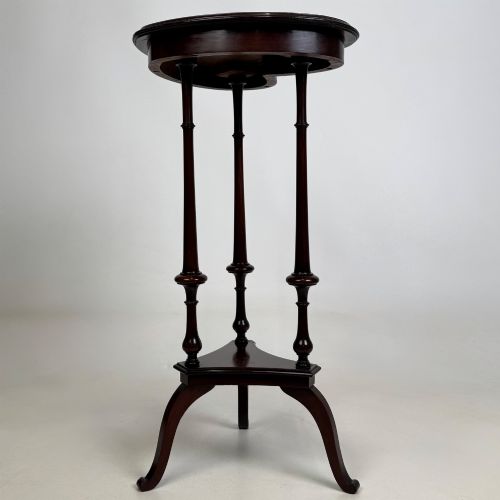 ANTIQUE 20TH CENTURY HEART SHAPED SIDE TABLE IN MAHOGANY - ADDITIONAL PHOTO 2