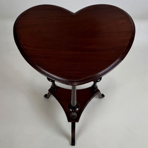 ANTIQUE 20TH CENTURY HEART SHAPED SIDE TABLE IN MAHOGANY - ADDITIONAL PHOTO 4