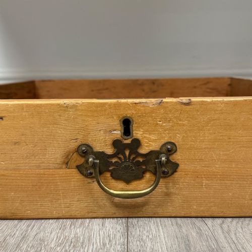 ANTIQUE 19TH CENTURY VICTORIAN WRITING TABLE IN PINE - ADDITIONAL PHOTO 10