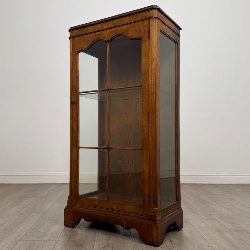 ANTIQUE 20TH CENTURY DISPLAY CABINET IN BURR WALNUT - ADDITIONAL PHOTO 2