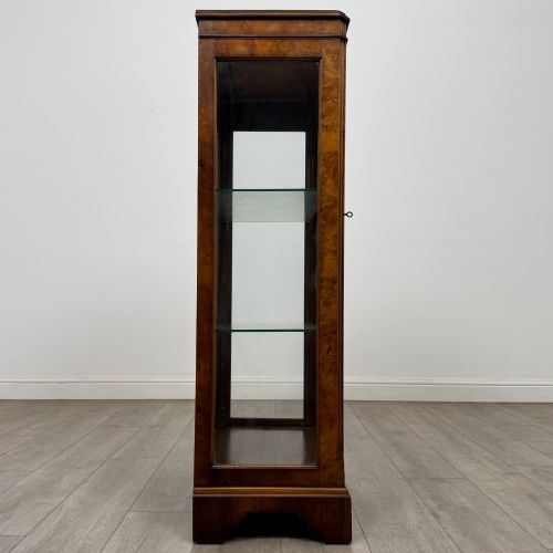 ANTIQUE 20TH CENTURY DISPLAY CABINET IN BURR WALNUT - ADDITIONAL PHOTO 7