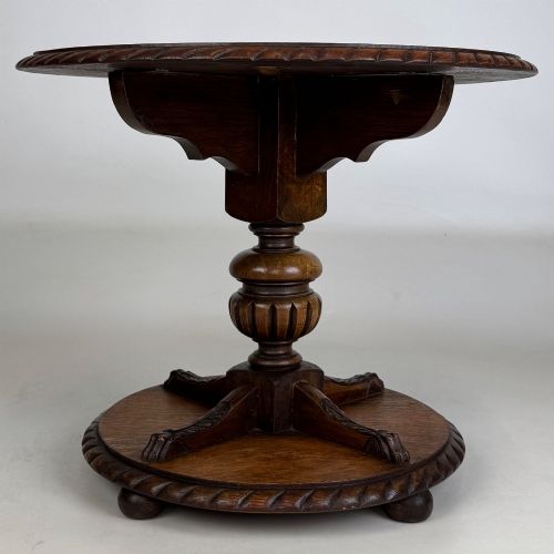 ANTIQUE 20TH CENTURY ROUND COFFEE TABLE IN OAK