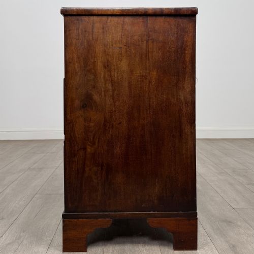 ANTIQUE 18TH CENTURY GEORGIAN CHEST OF DRAWERS IN MAHOGANY - ADDITIONAL PHOTO 2