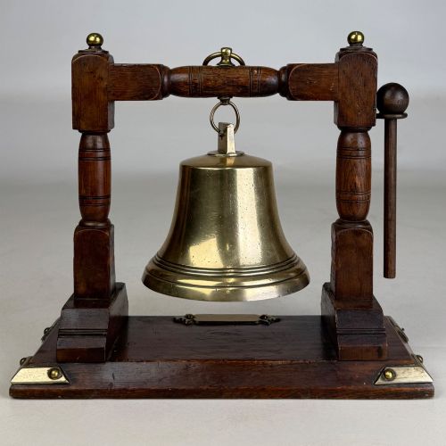 ANTIQUE 20TH CENTURY BRASS EDWARDIAN BELL WITH OAK STAND - ADDITIONAL PHOTO 4
