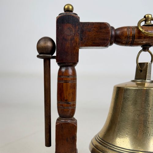 ANTIQUE 20TH CENTURY BRASS EDWARDIAN BELL WITH OAK STAND - ADDITIONAL PHOTO 9