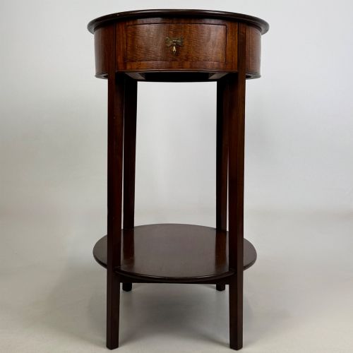 ANTIQUE 20TH CENTURY EDWARDIAN OVAL SIDE TABLE IN MAHOGANY