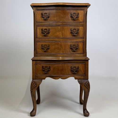 ANTIQUE 20TH CENTURY SMALL CHEST OF DRAWERS IN MAHOGANY