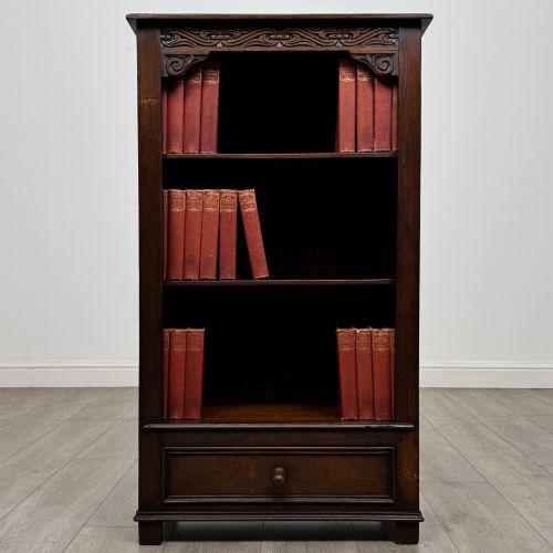 ANTIQUE 20TH CENTURY SMALL OPEN BOOKCASE IN OAK