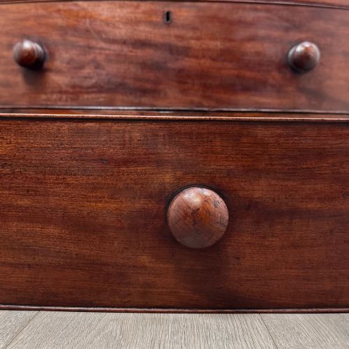 ANTIQUE 18TH CENTURY BOW FRONT CHEST OF DRAWERS IN MAHOGANY - ADDITIONAL PHOTO 10