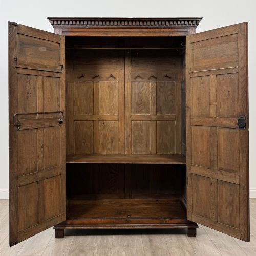 ANTIQUE 20TH CENTURY GOOD QUALITY FITTED WARDROBE IN OAK - ADDITIONAL PHOTO 1