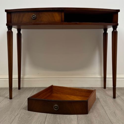 ANTIQUE 20TH CENTURY BOW FRONT WRITING TABLE IN MAHOGANY - ADDITIONAL PHOTO 9