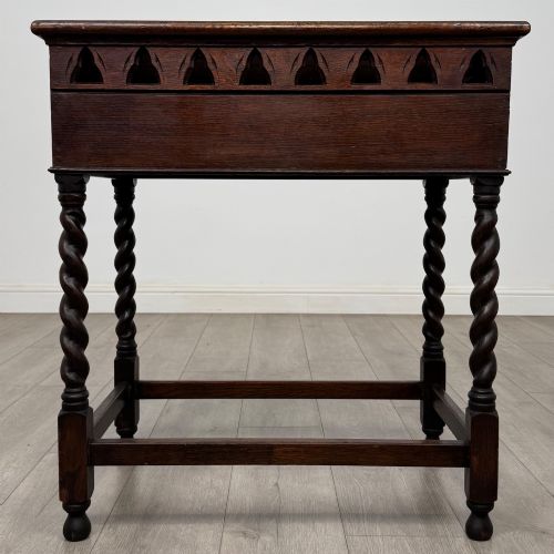 ANTIQUE 20TH CENTURY GOTHIC STYLE SIDE TABLE IN OAK - ADDITIONAL PHOTO 4