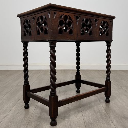 ANTIQUE 20TH CENTURY GOTHIC STYLE SIDE TABLE IN OAK - ADDITIONAL PHOTO 7