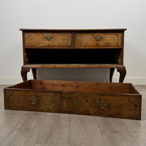ANTIQUE 18TH CENTURY QUEEN ANNE CHEST OF DRAWERS IN WALNUT - ADDITIONAL PHOTO 9