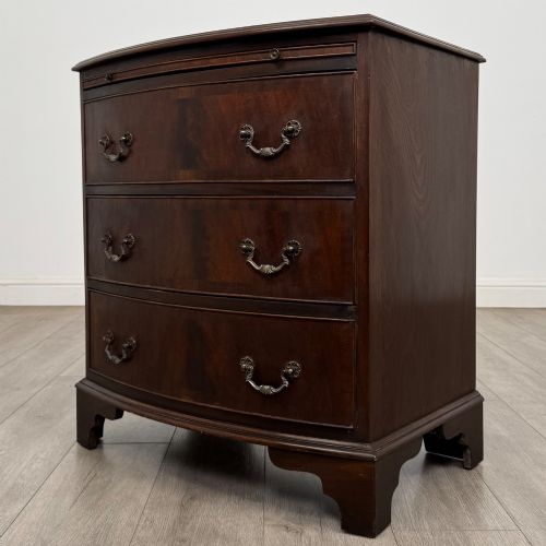ANTIQUE 20TH CENTURY SMALL BOW FRONT CHEST OF DRAWERS - ADDITIONAL PHOTO 1
