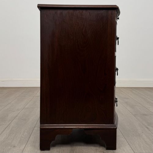 ANTIQUE 20TH CENTURY SMALL BOW FRONT CHEST OF DRAWERS - ADDITIONAL PHOTO 6