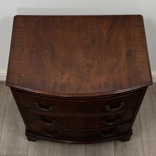ANTIQUE 20TH CENTURY SMALL BOW FRONT CHEST OF DRAWERS - ADDITIONAL PHOTO 8