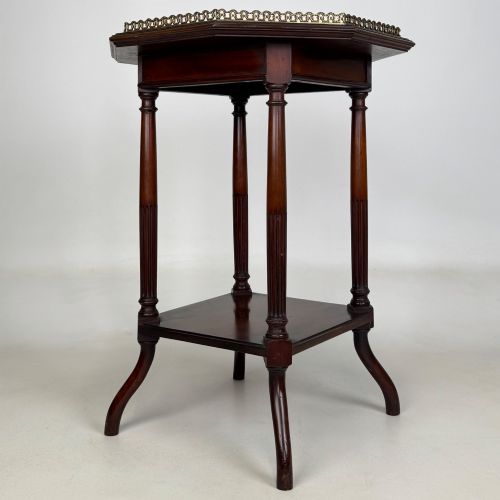 ANTIQUE 19TH CENTURY OCTAGONAL SIDE TABLE IN MAHOGANY