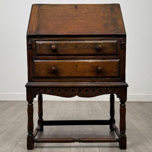 Antique 20th Century Fine Quality Bureau in Oak