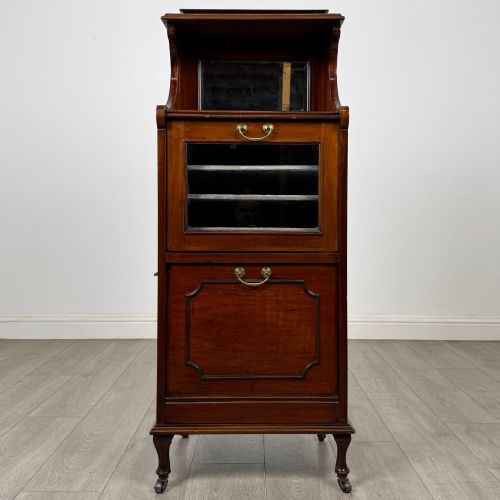 Antique 20th Century Fine Quality Cabinet in Mahogany