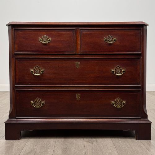 Antique 20th Century American Chest of Drawers in Mahogany