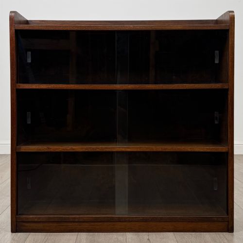 Antique 20th Century Good Quality Oak Display Cabinet