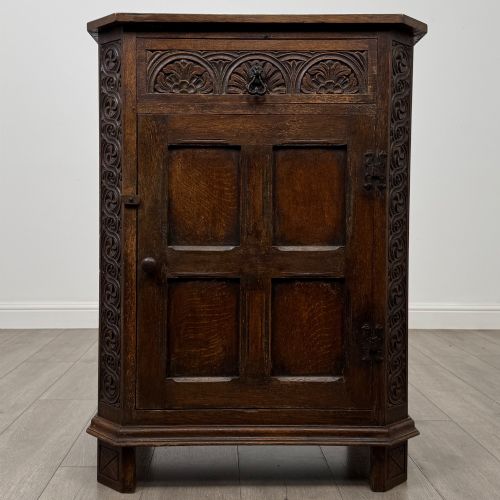 Antique 20th Century Fine Quality Small Oak Cupboard