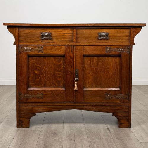 Antique 20th Century Arts & Crafts Sideboard in Golden Oak