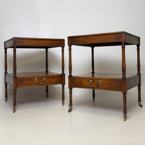 Antique 20th Century Pair Of Bedside Cabinets In Mahogany